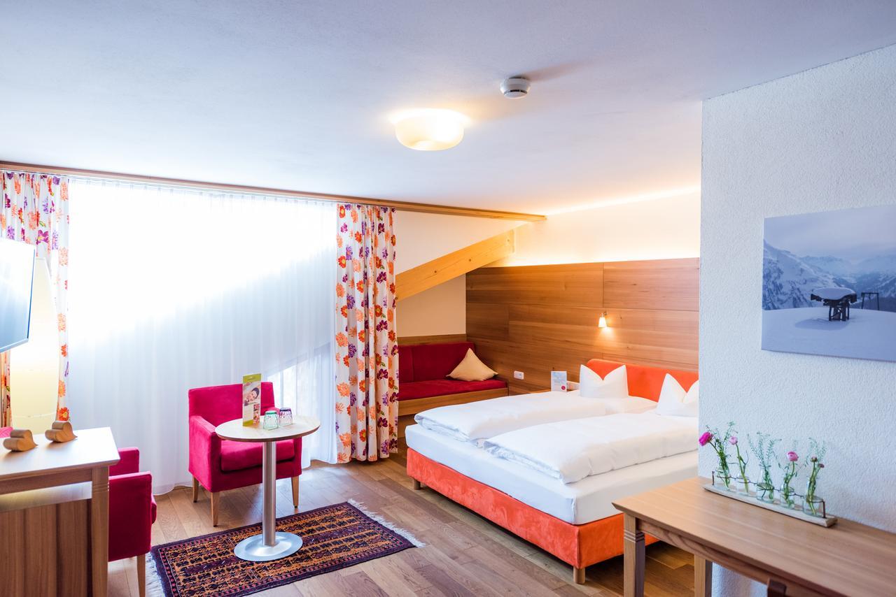 Hotel Walserberg Warth  Екстер'єр фото