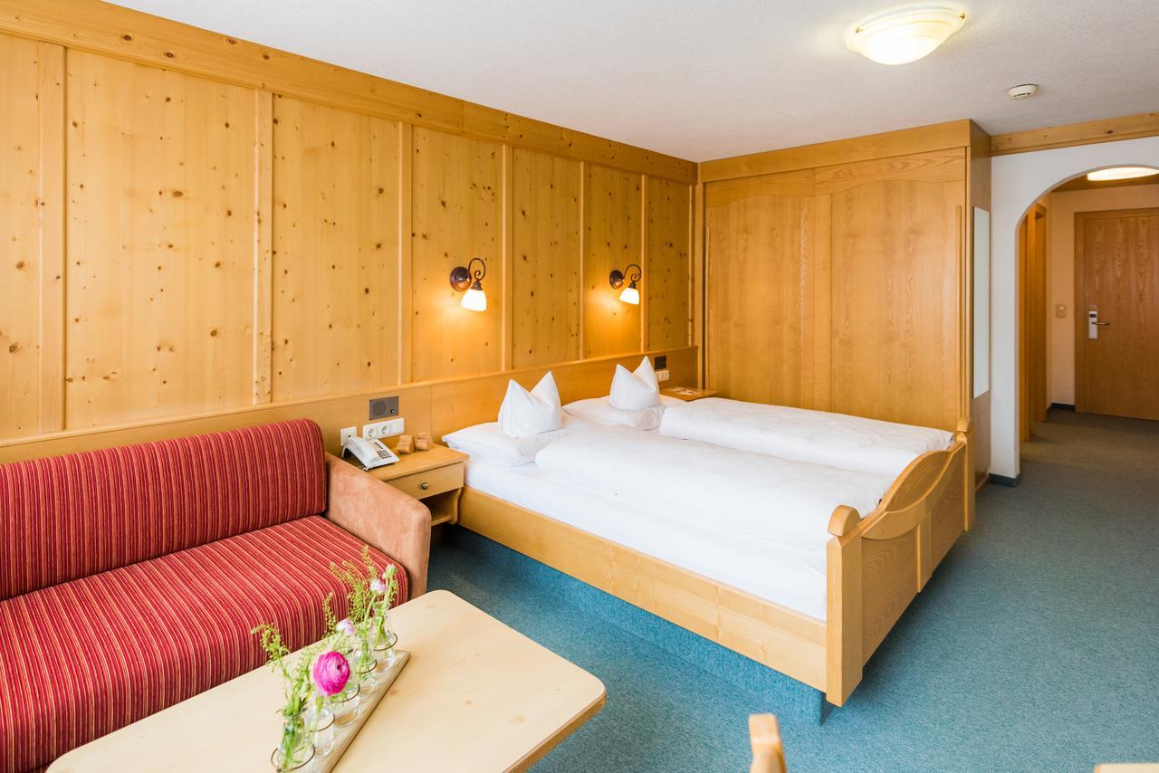 Hotel Walserberg Warth  Екстер'єр фото